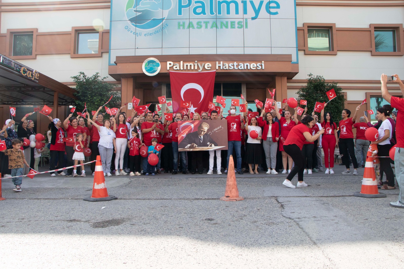 GELİŞİM VE PALMİYE HASTANESİ’NDE 100. YIL COŞKUSU