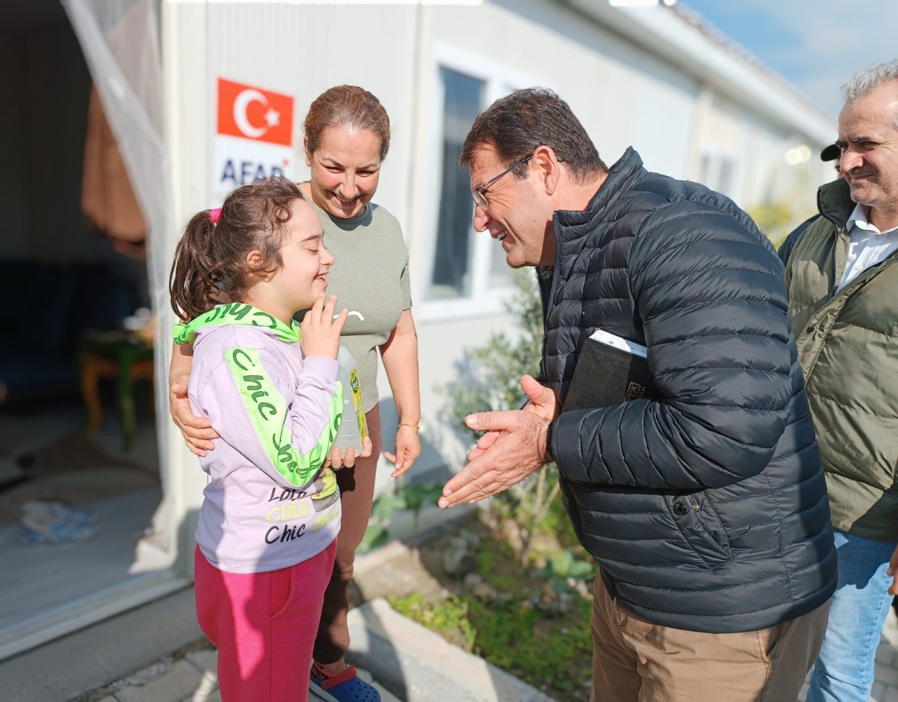 BAŞKAN ERYILMAZ, KONTEYNER KENTLERDE YAŞAYAN VATANDAŞLARI ZİYARET ETTİ