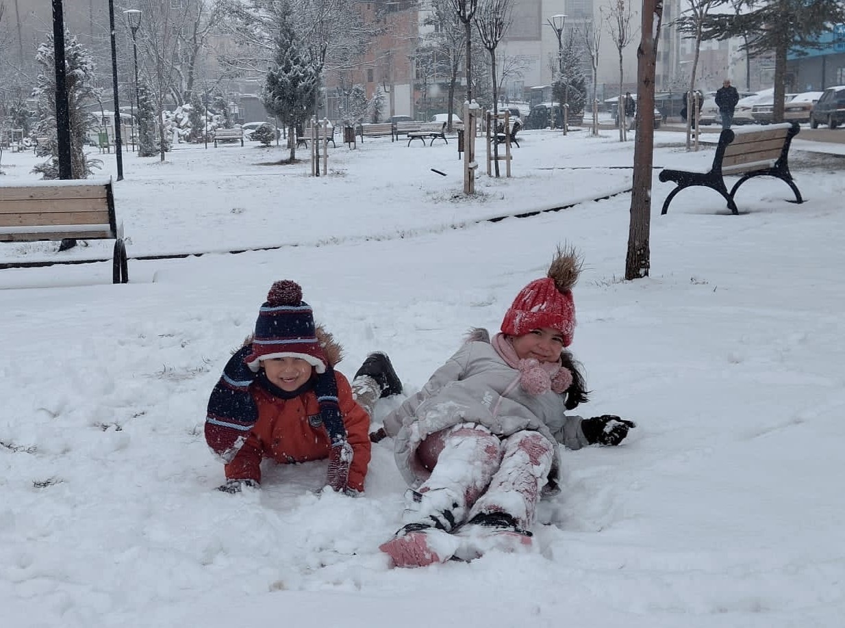 Kahramanmaraş’ta çocukların kar sevinci