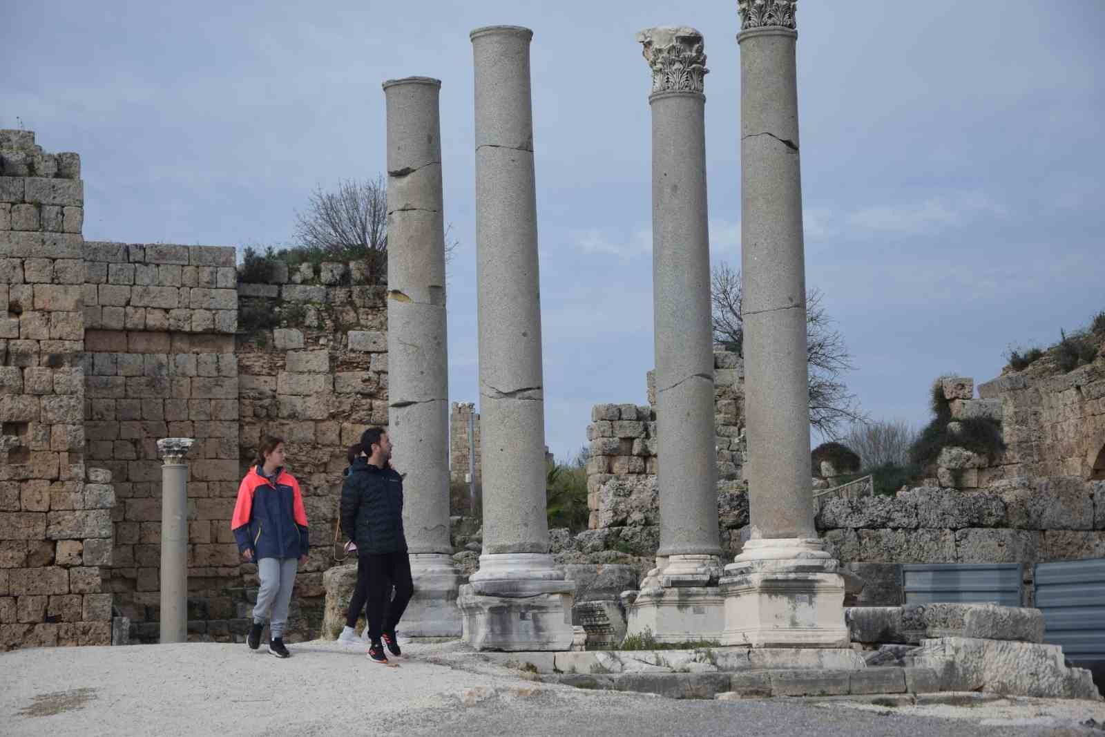 Perge Antik Kenti’nin ziyaretçi sayısı 2023 yılında yüzde 15 arttı