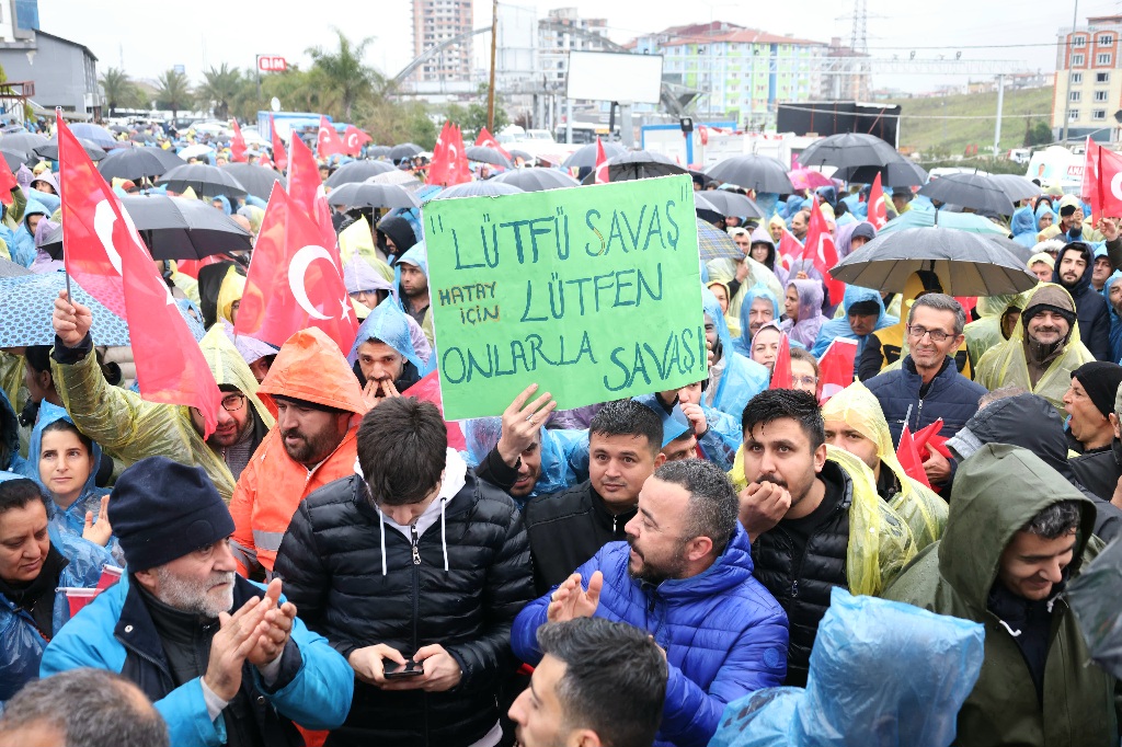 HATAY HALKI LÜTFÜ SAVAŞ İÇİN CHP İL BAŞKANLIĞINDA TOPLANDI