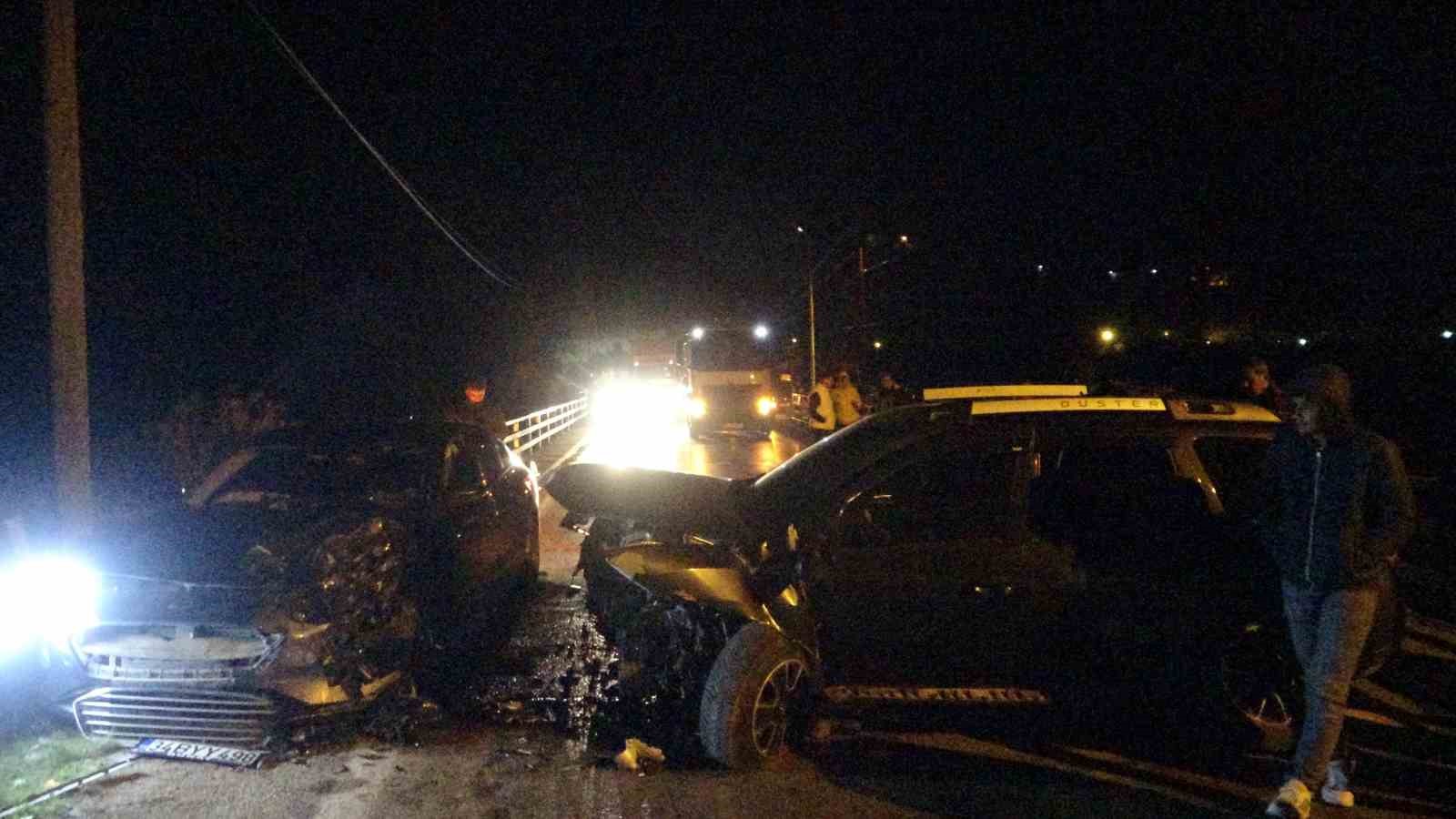 Adana'da otomobiller kafa kafaya çarpıştı: 2 yaralı « Hatay Yeni Haber  Gazetesi
