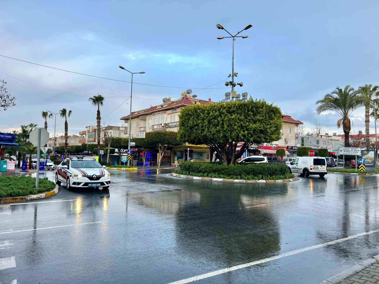 Alanya’daki trafik uygulamasında 12 araç trafikten men edildi