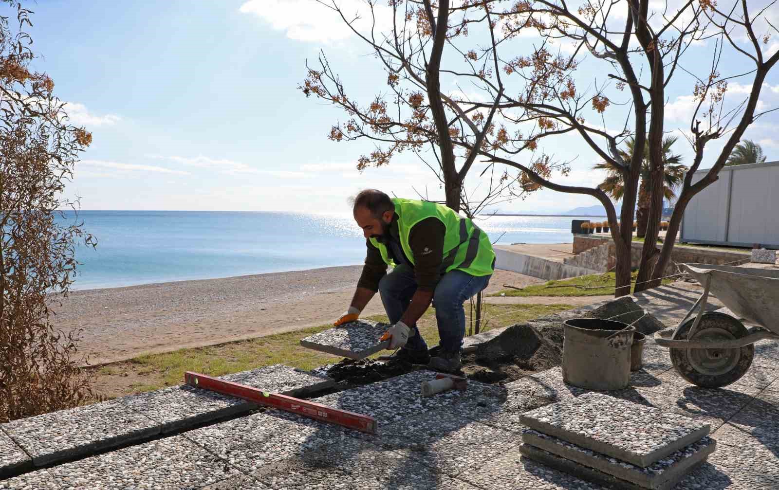 Büyükşehir’in 2. Etap Konyaaltı Sahil Projesi hızla ilerliyor