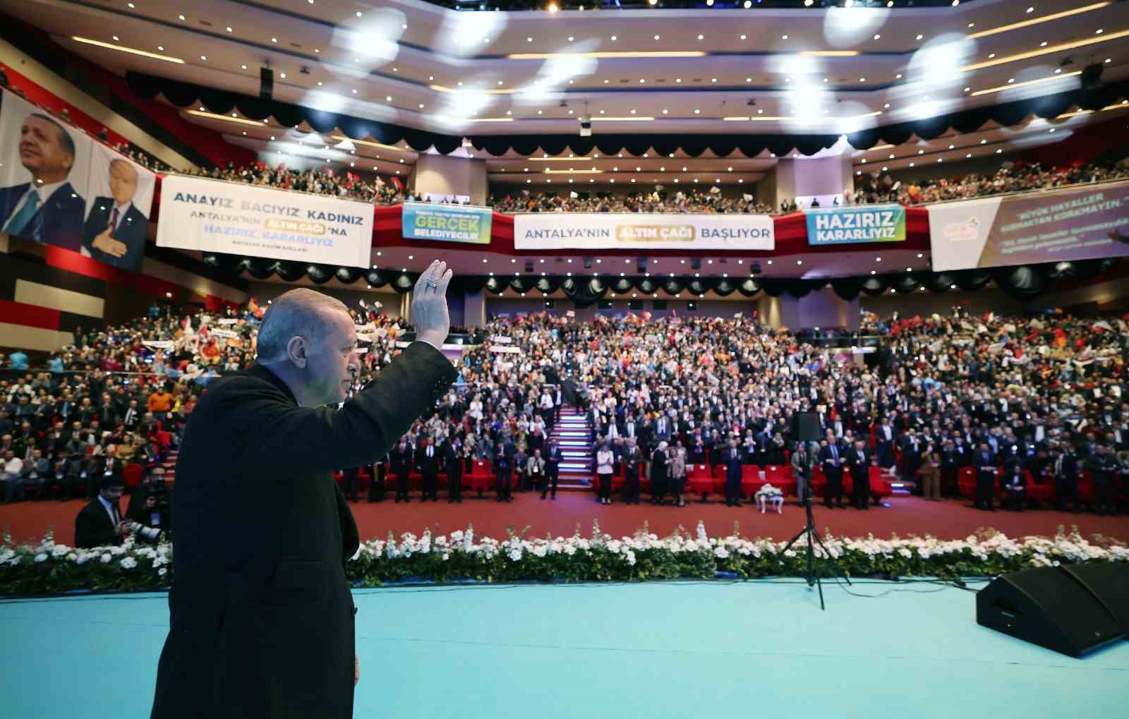 Cumhurbaşkanı Erdoğan: “Demokrasinin önemli bir unsuru olan muhalefetin perişan hali içimizi acıtıyor”