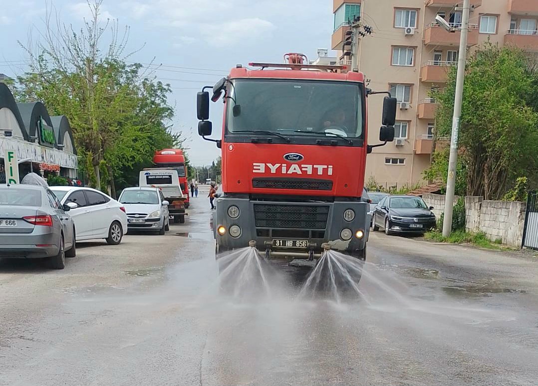 BÜYÜKŞEHİR, RAMAZAN BAYRAMI ÖNCESİ TEMİZLİK ÇALIŞMALARINA BAŞLADI