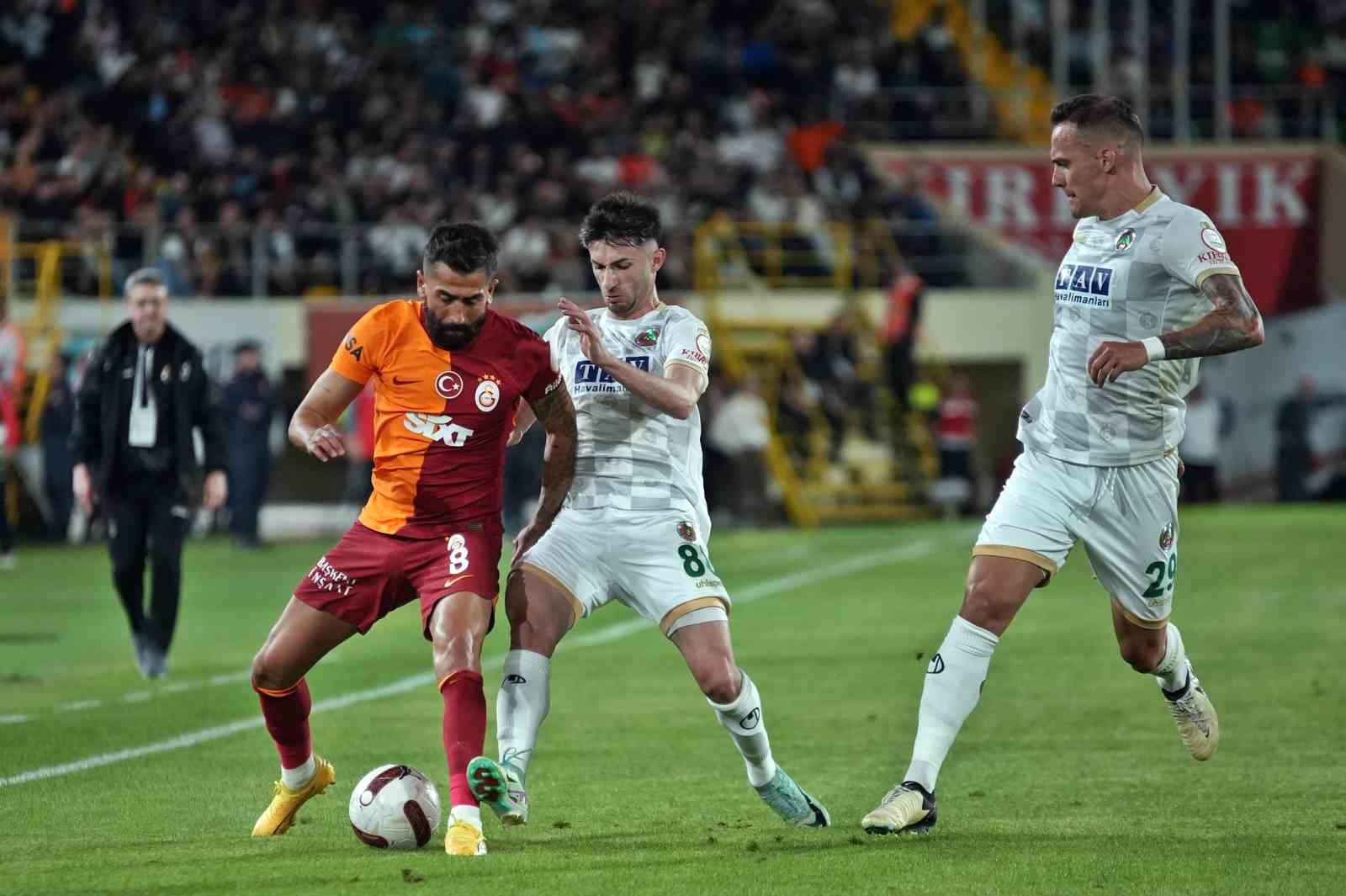 Trendyol Süper Lig: Alanyaspor: 0 – Galatasaray: 0  (İlk yarı)