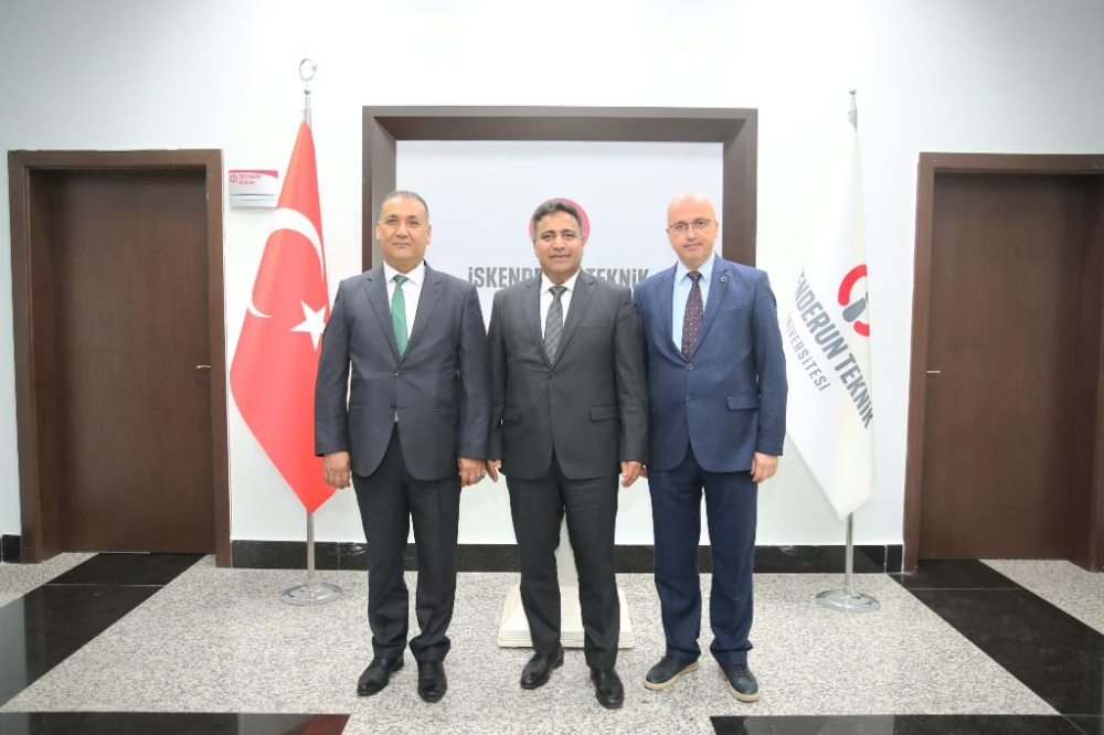 İSKENDERUN BÖLGE LİMAN BAŞKANI VE GEMİ SİCİL MÜDÜRÜNDEN REKTÖR DURUEL’E NEZAKET ZİYARETİ
