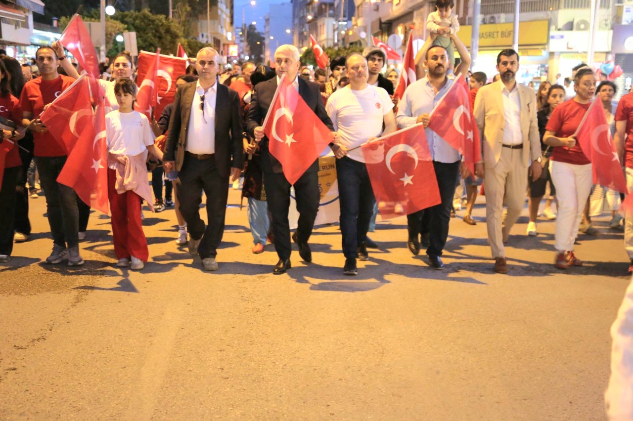 Yükseliş Koleji Bilim Kampüsü’nden 19 Mayıs’a Coşkulu Fener Alayı