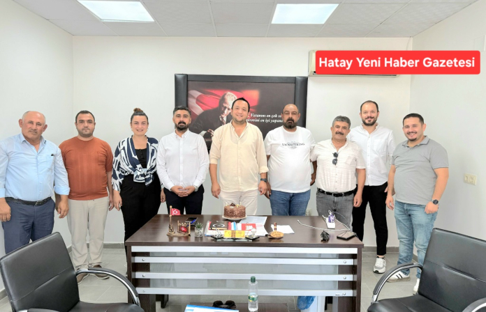 CHP’li Meclis Üyelerinden Ümit Kutlu’ya Sürpriz Doğum Günü Kutlaması