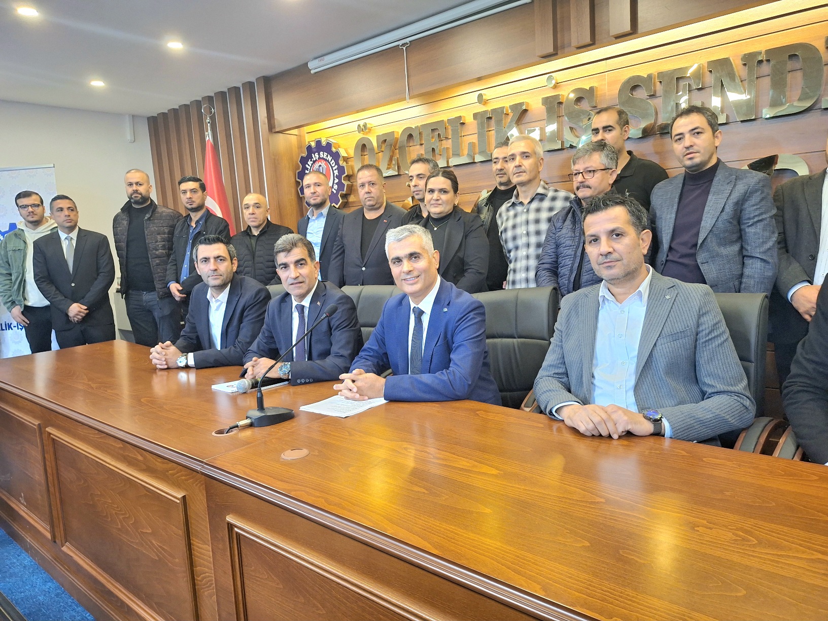 GÜNGÖR: “İSTİKRAR SÜRSÜN, EMEKÇİ GÜLSÜN”