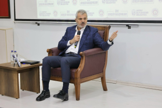 ÜNİVERSİTELİ GENÇLER SORDU BAŞKAN ÖNTÜRK CEVAPLADI