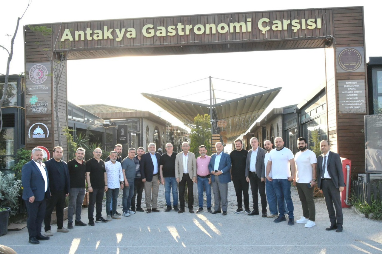 BAŞKAN YAPAR GASTRONOMİ ÇARŞISI’NDA ESNAFIN NABZINI TUTTU