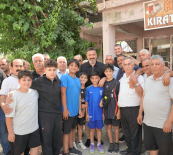 “Akçalı’da Samimi Buluşma: Başkan Üstün Vatandaşları Dinledi”  