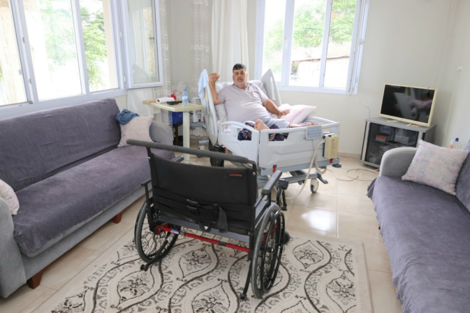 HBB’DEN OBEZİTE HASTASI VATANDAŞA ÖZEL TEKERLEKLİ SANDALYE DESTEĞİ