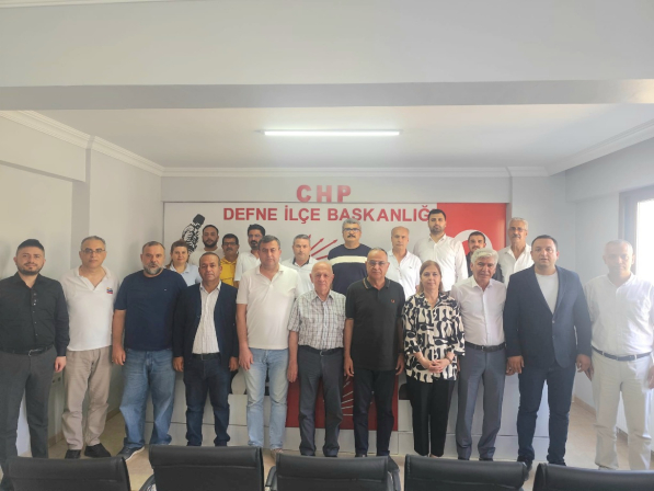 CHP HATAY’DAN DEFNE BELEDİYESİ’NE DESTEK: “HALK İÇİN ÜRETİLEN HİZMETLERİN ENGELLENMESİNE İZİN VERMEYECEĞİZ”