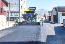 YENİ SANAYİ SİTESİ’NDE YOLLAR YENİLENİYOR