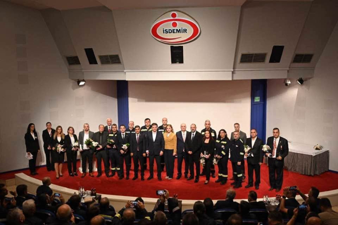 İSDEMİR’DE 56 YILLIK GURUR: ÇELİK İŞÇİLERİ KURULUŞ YIL DÖNÜMÜNÜ KUTLADI