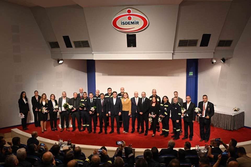 İSDEMİR’DE 56 YILLIK GURUR: ÇELİK İŞÇİLERİ KURULUŞ YIL DÖNÜMÜNÜ KUTLADI