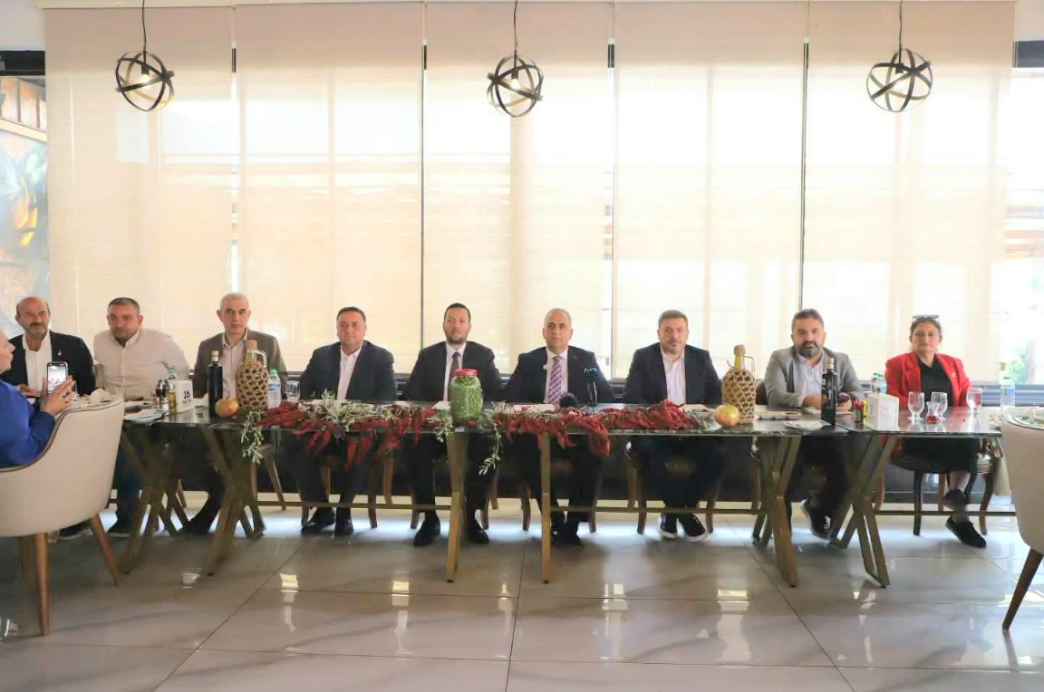 ALTINÖZÜ’NDE FESTİVAL COŞKUSU: 10. YILDA ZEYTİNİN BEREKETİ, GASTRONOMİNİN LEZZETİ BULUŞUYOR!