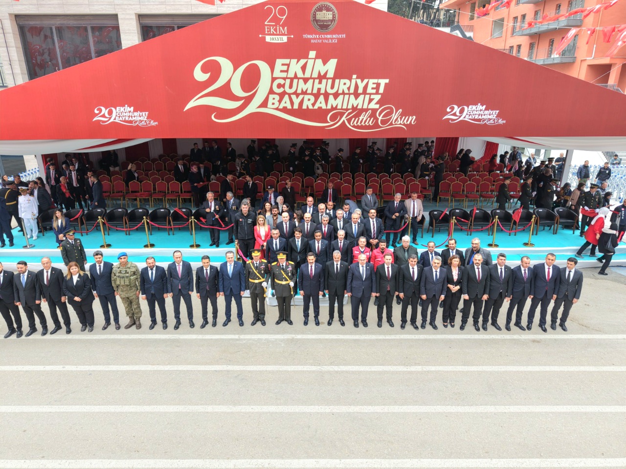 YENİDEN HAYAT BULAN ATATÜRK CADDESİ’NDE CUMHURİYET COŞKUSU